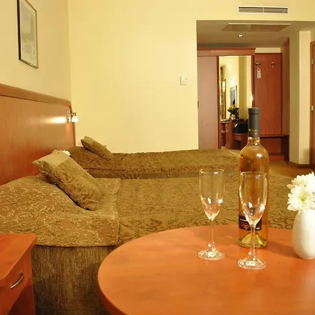 Legends Hotel 4*