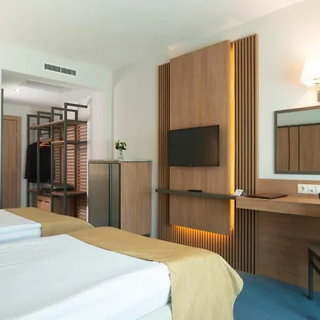 Legends Hotel 4*