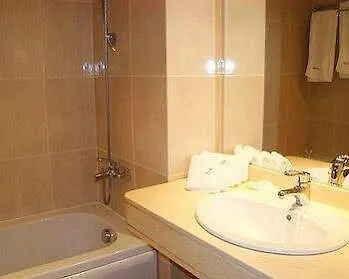 Legends Hotel 4*
